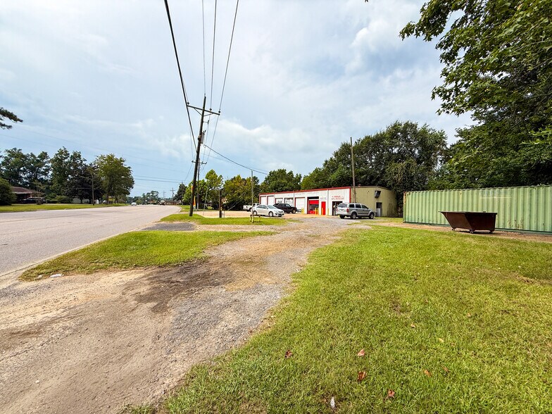 Primary Photo Of 2105 N Main St, Vidor Warehouse For Sale