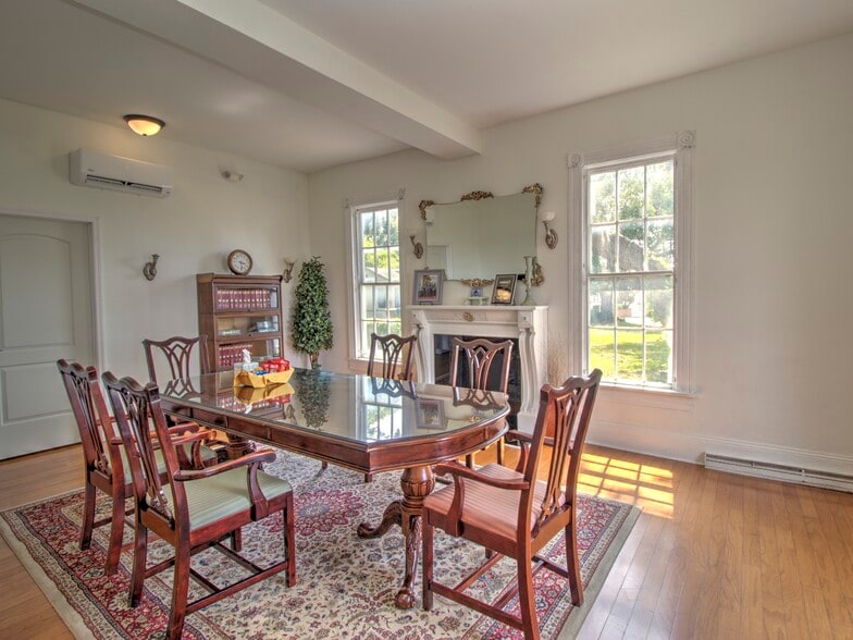 More Photos Of 944 E Silver Springs Blvd, Ocala Office For Sale