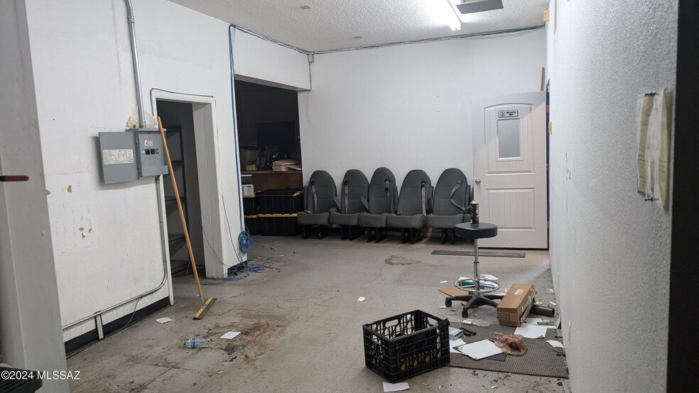 More Photos Of 2901 N Country Club Rd, Tucson Freestanding For Sale