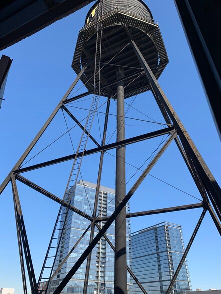 More Photos Of 1410-1440 N Kingsbury St, Chicago Manufacturing For Lease