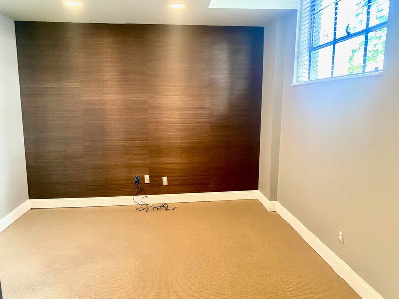 More Photos Of 2211-2255 Cole St, Birmingham Office For Lease