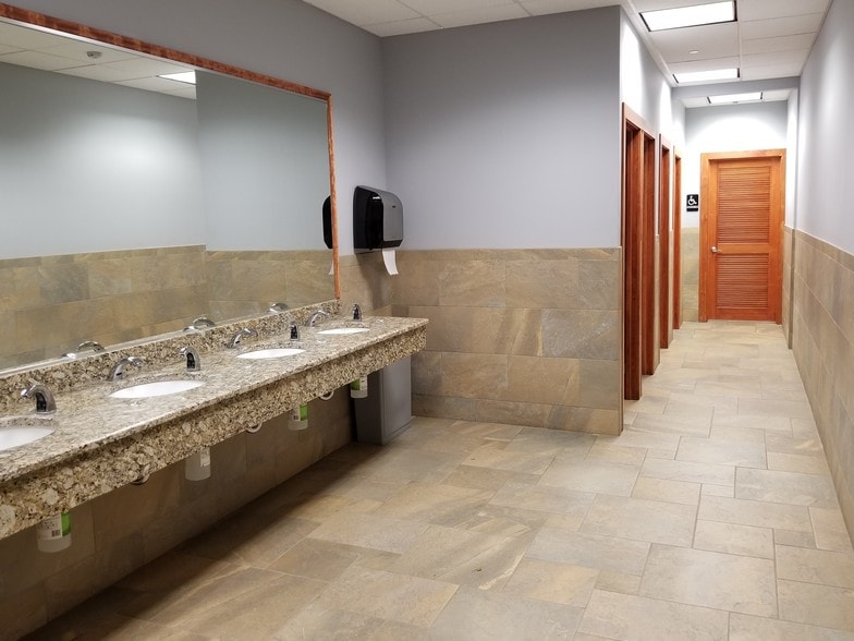 More Photos Of 400 Horsham Rd, Horsham Township Office For Lease