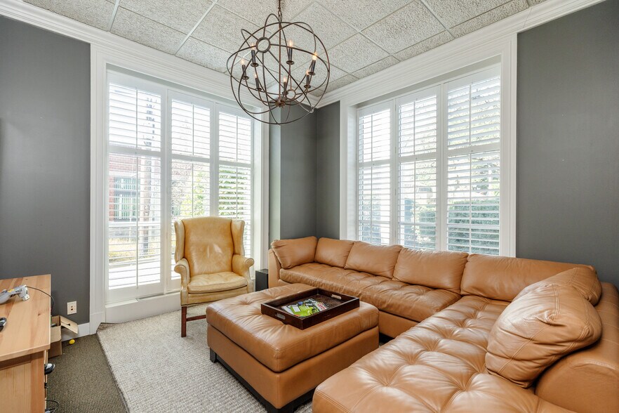 More Photos Of 600 A Ave, Lake Oswego Office For Lease