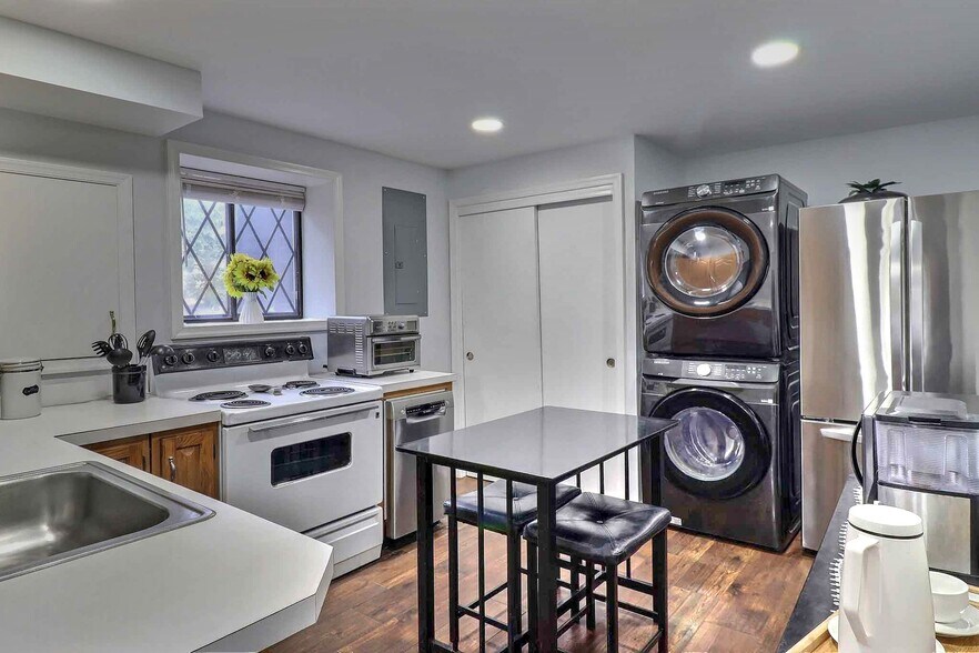 More Photos Of 3360 PA-940, Mount Pocono Specialty For Sale