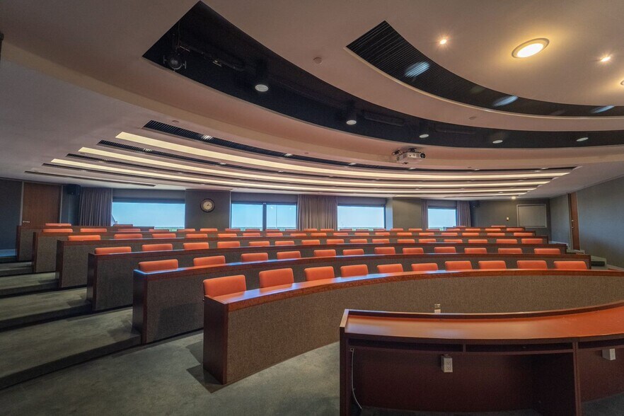 More Photos Of 101 W Goodwin Ave, Victoria Office For Lease