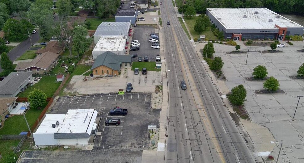 More Photos Of 105 N Parkway Dr, Pekin Office For Lease