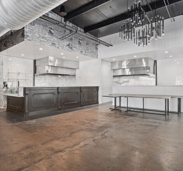 More Photos Of 606 Dennis St, Houston Storefront For Sale