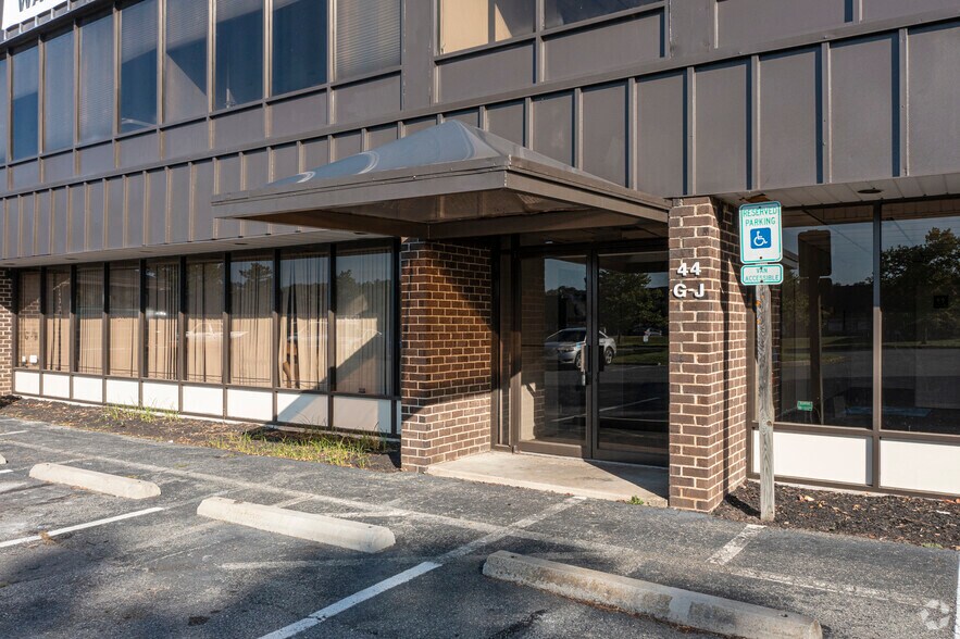More Photos Of 44 Industrial Park Dr, Waldorf Warehouse For Lease