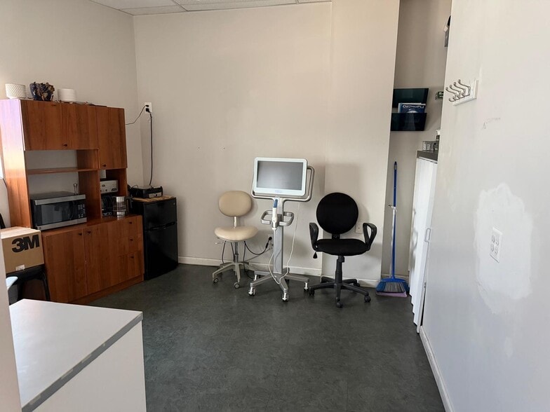 More Photos Of 17515 Jamaica Ave, Jamaica Office For Sale