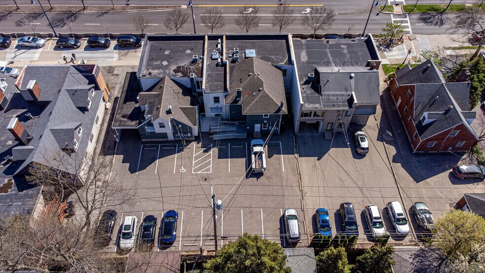 More Photos Of 2533-2537 Far Hills Ave, Oakwood Storefront Retail Office For Lease