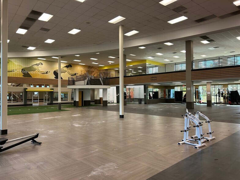More Photos Of 11630 N Tatum Blvd, Phoenix Health Club For Lease
