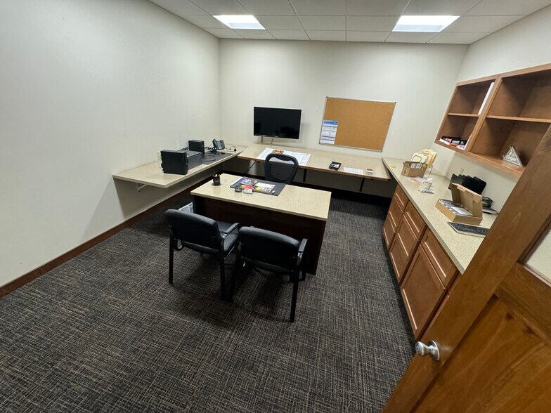 More Photos Of 5115 Frontage Rd N, Lakeland Manufacturing For Sale