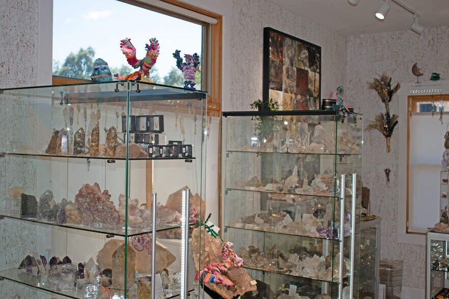 More Photos Of 119 S Cloverdale Blvd, Cloverdale General Retail For Sale