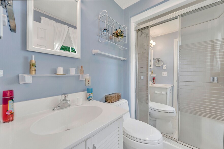 More Photos Of 77 Hancock Rd, Peterborough Flex For Sale