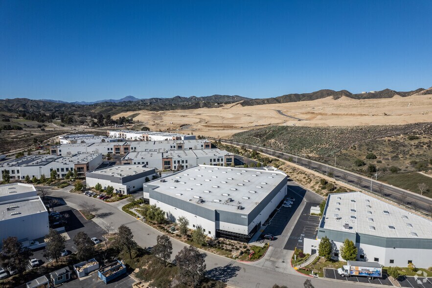 More Photos Of 28606-28608 Hasley Canyon Rd, Castaic Warehouse For Lease