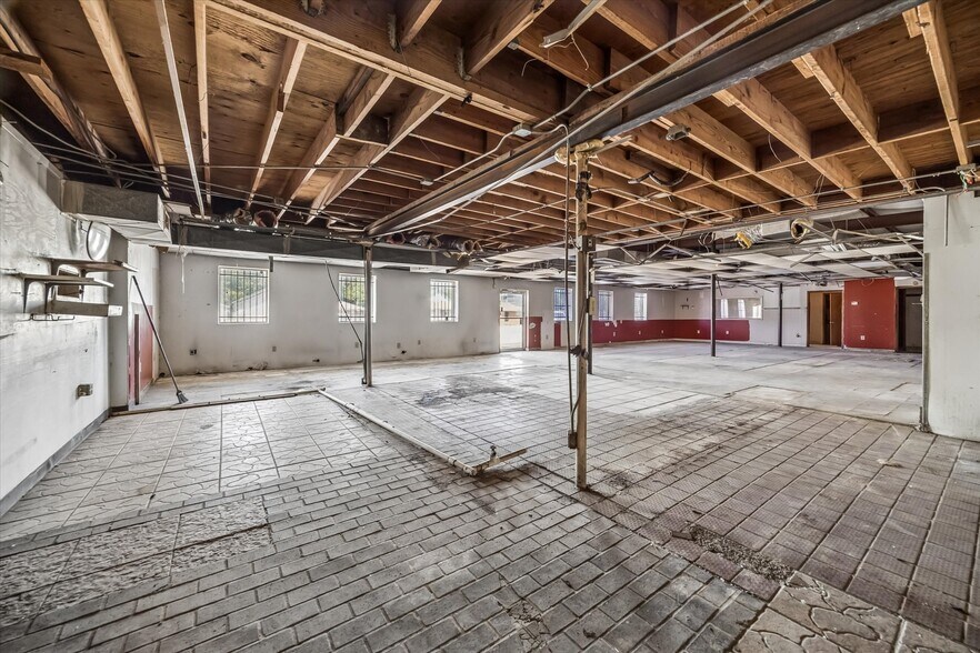 More Photos Of 2206 Lockwood Dr, Houston General Retail For Sale