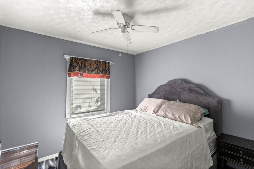 More Photos Of 5620 Bertsville Rd, Lady Lake Hotel For Sale