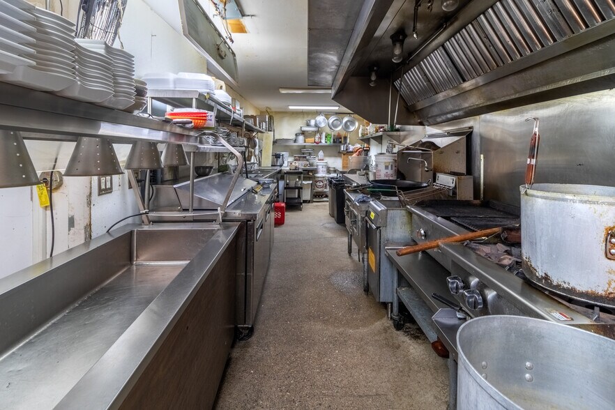 More Photos Of 920 Grand Ave, Grand Lake General Retail For Sale