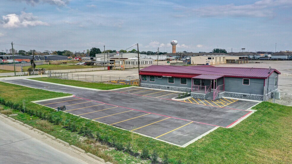 More Photos Of 1901 Jasmine Dr, Pasadena Truck Terminal For Lease