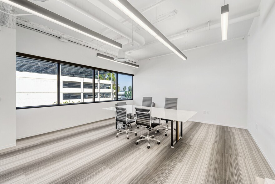 More Photos Of 4910 Airport Plaza Dr, Long Beach Loft Creative Space For Lease