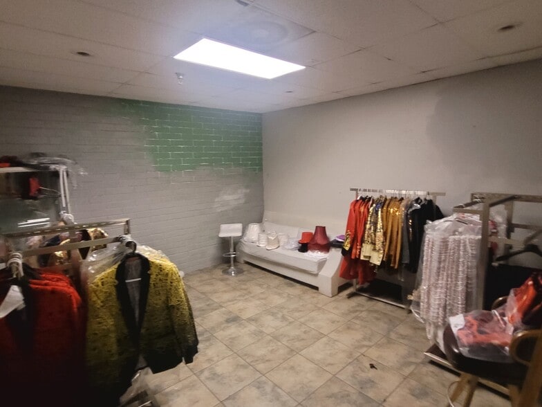 More Photos Of 953 E Sahara Ave, Las Vegas Storefront For Sale