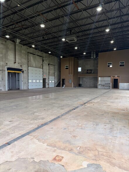 More Photos Of 572 Brewery Ln, Bourbonnais Distribution For Lease
