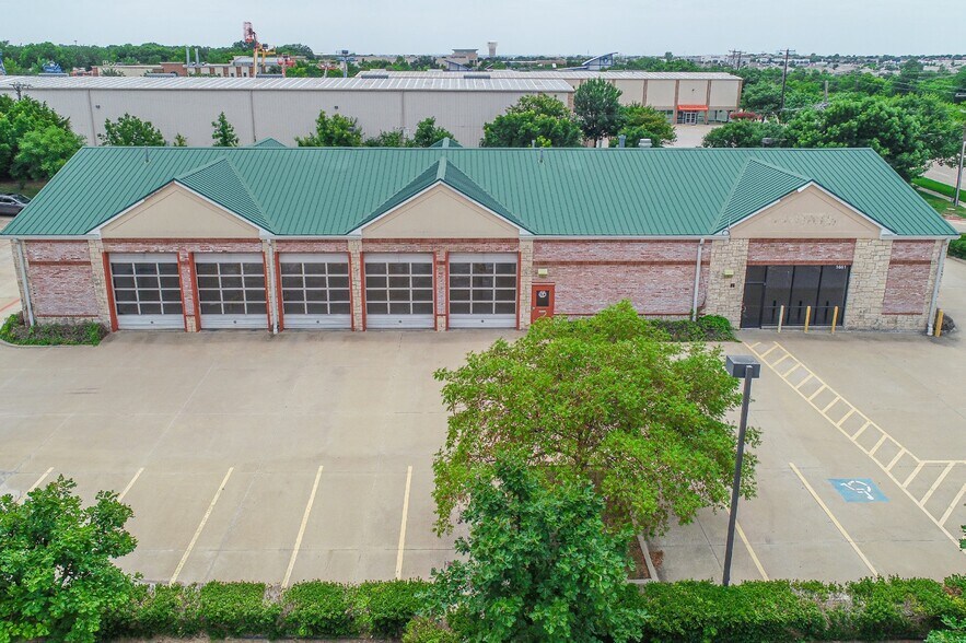 More Photos Of 1661 S Main St, Keller Freestanding For Sale