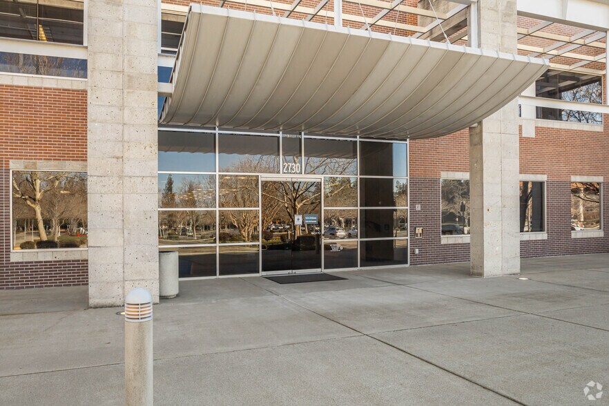 More Photos Of 2730 Gateway Oaks Dr, Sacramento Office For Lease