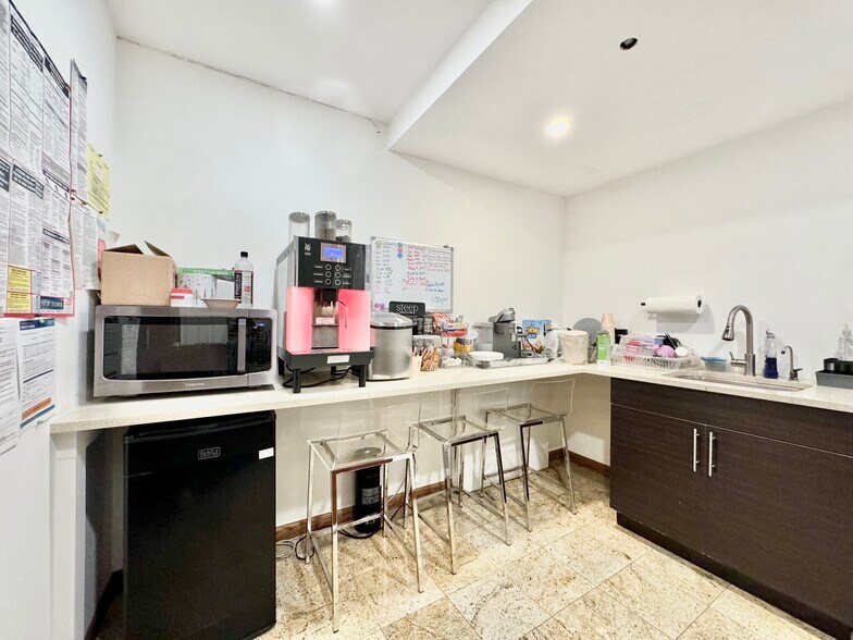 More Photos Of 8716 Avon St, Jamaica Apartments For Lease