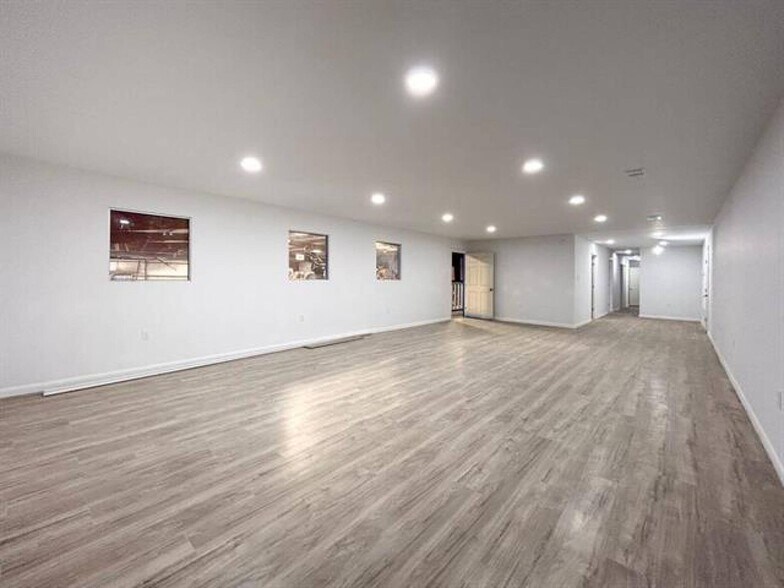 More Photos Of 2919 Santa Rita Ave, Laredo Warehouse For Sale