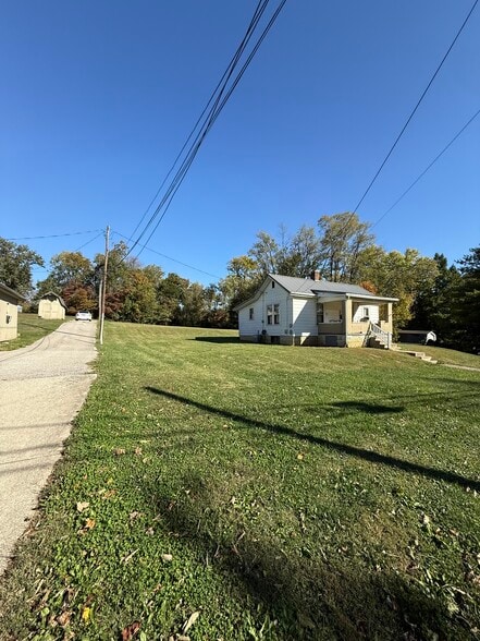 More Photos Of 1016 W Country Club Dr, Bloomington Multifamily For Sale