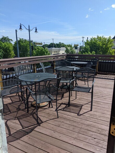 More Photos Of 2515 Far Hills Ave, Oakwood Restaurant For Sale