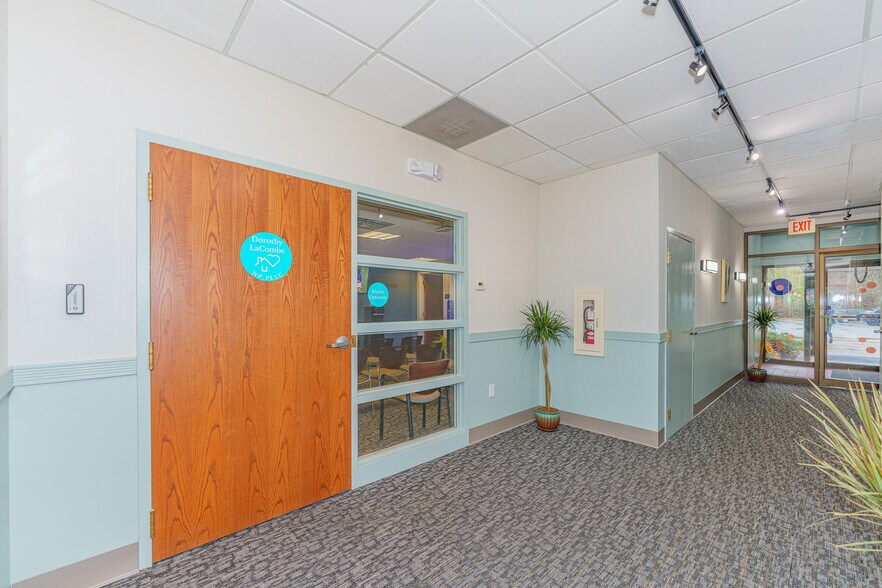 More Photos Of 961-963 State Route 146, Clifton Park Medical For Lease