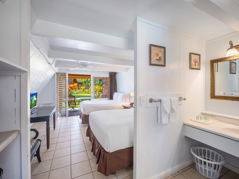 More Photos Of 1300 Kamehameha V Hwy, Kaunakakai Hotel For Sale