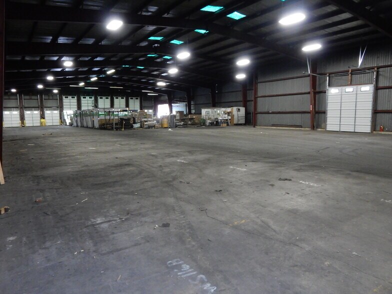 More Photos Of 945 King St, Fairmont Warehouse For Lease