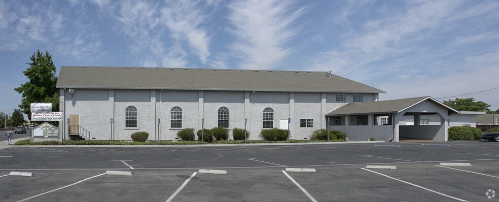 More Photos Of 55 E 18th St, Antioch Religious Facility For Sale