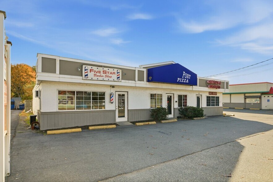 More Photos Of 651 W Main Rd, Middletown Restaurant For Sale