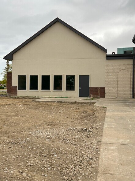 More Photos Of 301 Kienle Dr, Piqua Storefront Retail Office For Lease