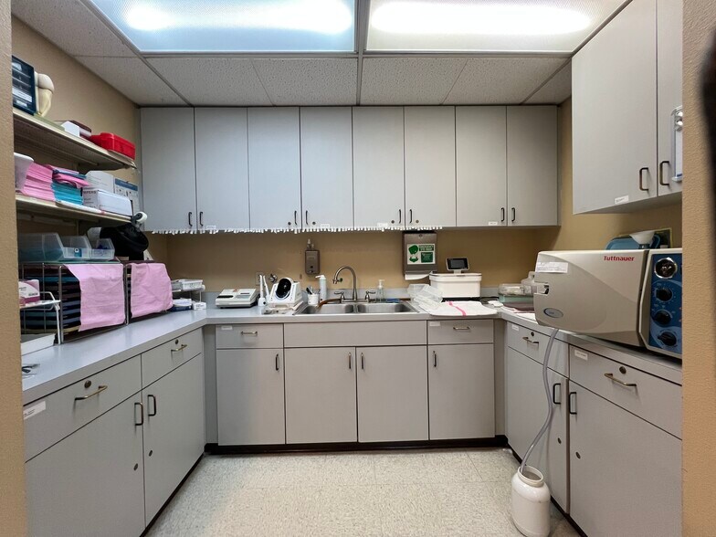 More Photos Of 10850 Baroque Ln, San Diego Medical For Lease