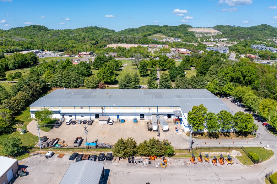 More Photos Of 104 Southeast Pky, Franklin Warehouse For Lease