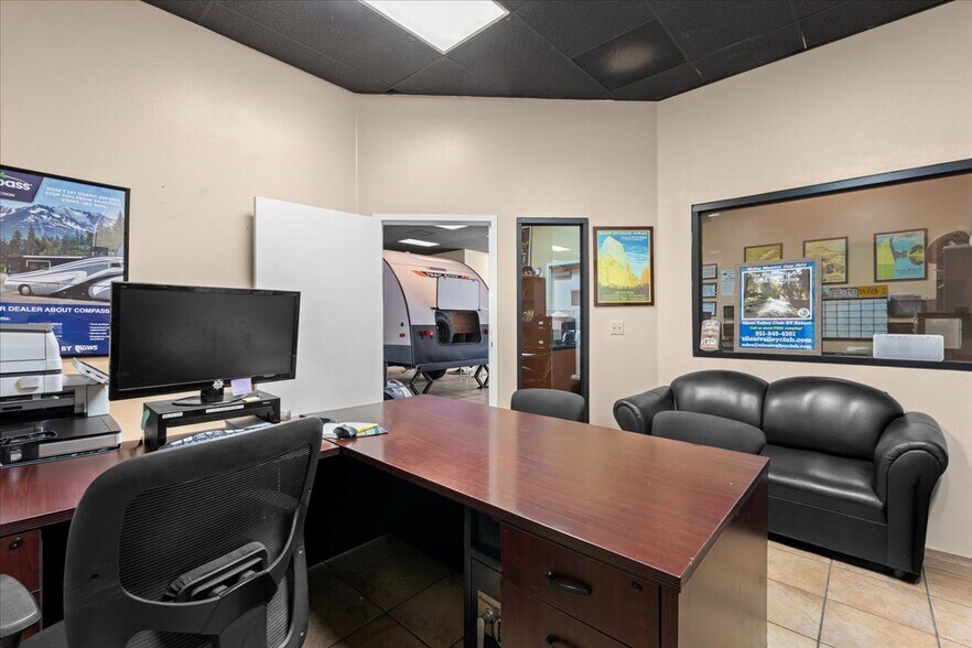More Photos Of 1313 Rv Center Dr, Colton Auto Dealership For Lease