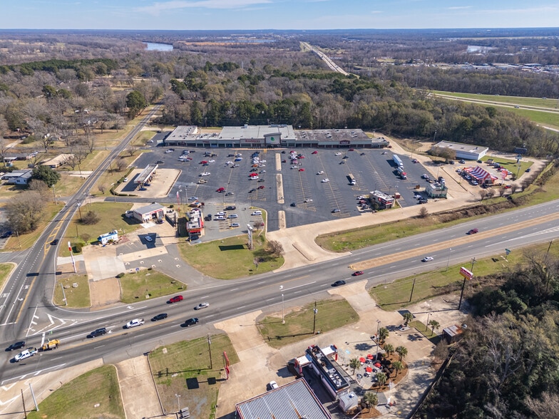 More Photos Of 3000 N Market St, Shreveport General Retail For Sale