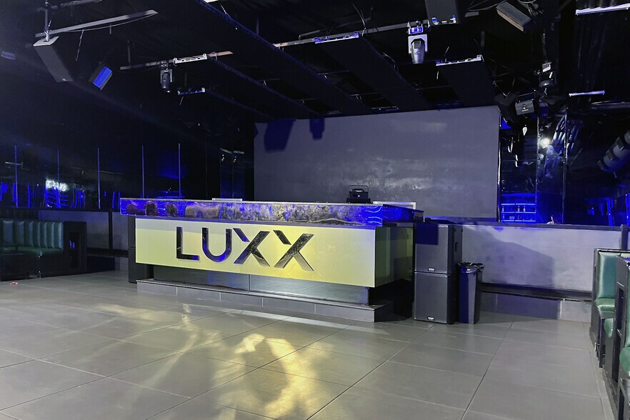 More Photos Of 5002 Washington Ave, Houston Bar For Lease