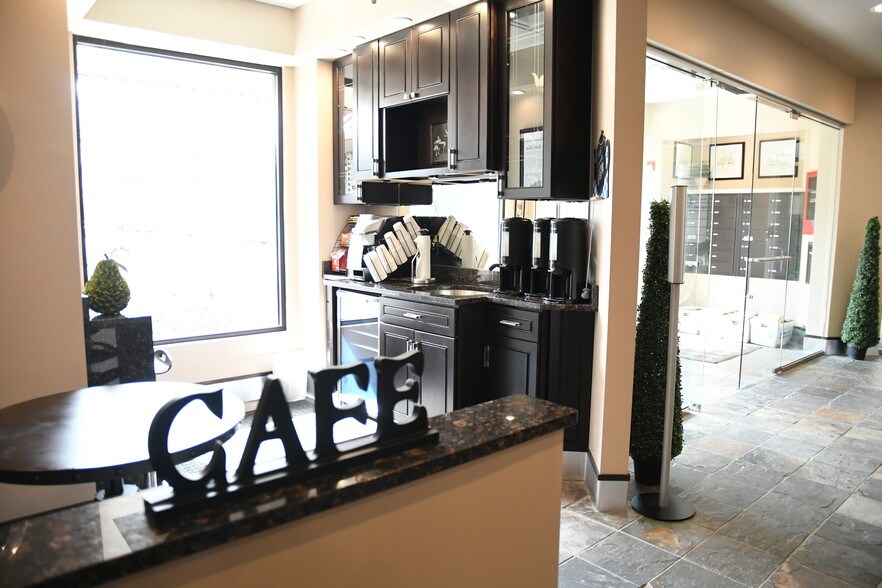 More Photos Of 289 Elm St, Marlborough Warehouse For Lease