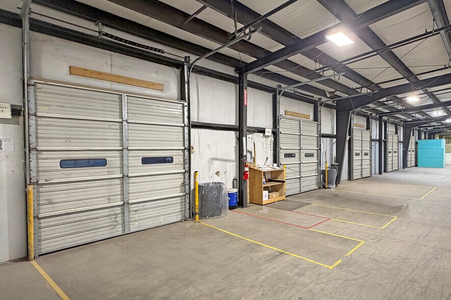 More Photos Of 370 Henry Southern Dr, Pontotoc Distribution For Lease