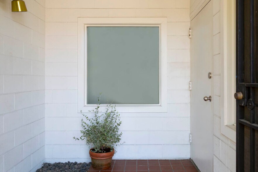 More Photos Of 5908 Barton Ave, Los Angeles Loft Creative Space For Lease