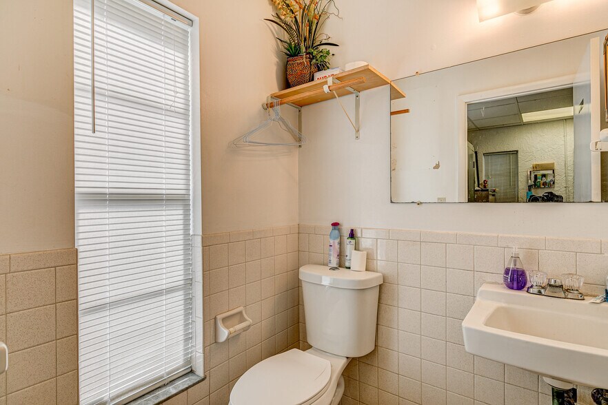 More Photos Of 689 4th St NW, Largo Manufacturing For Sale