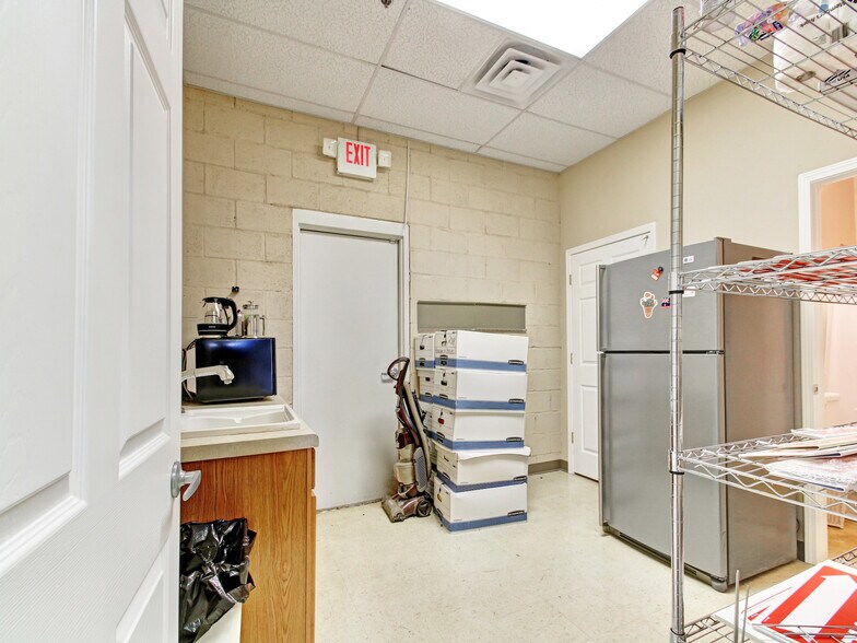 More Photos Of 1305-1395 McDonough Pky, McDonough Storefront Retail Office For Sale