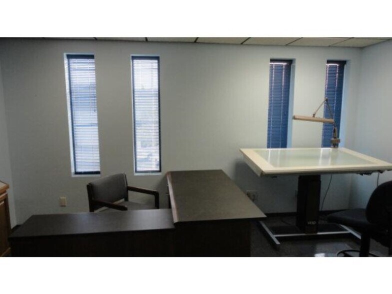 More Photos Of 1009 S Claremont St, San Mateo Showroom For Lease