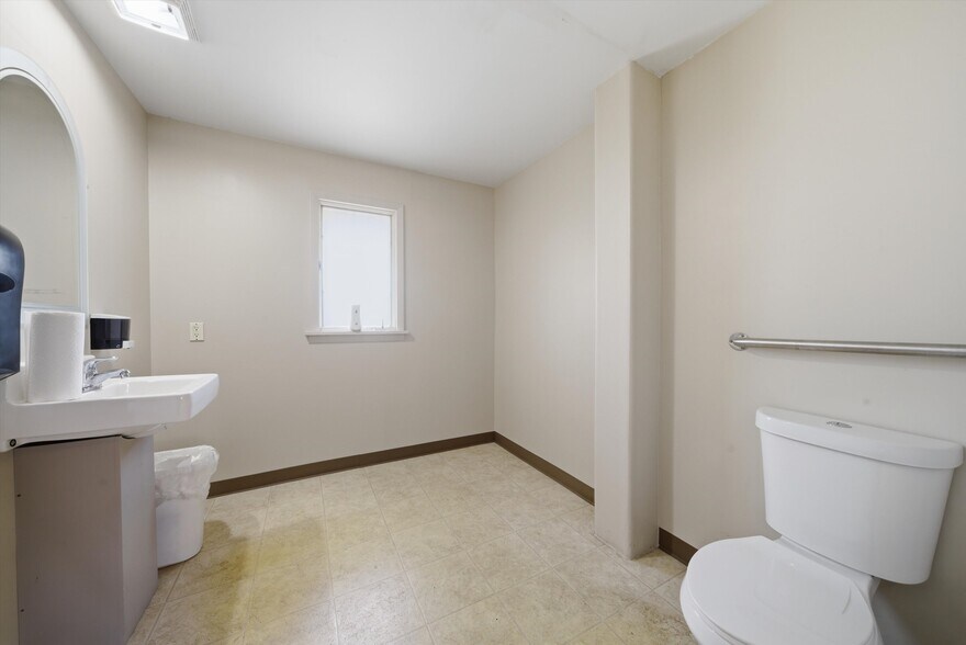 More Photos Of 2304 Plainfield Rd, Crest Hill Medical For Sale